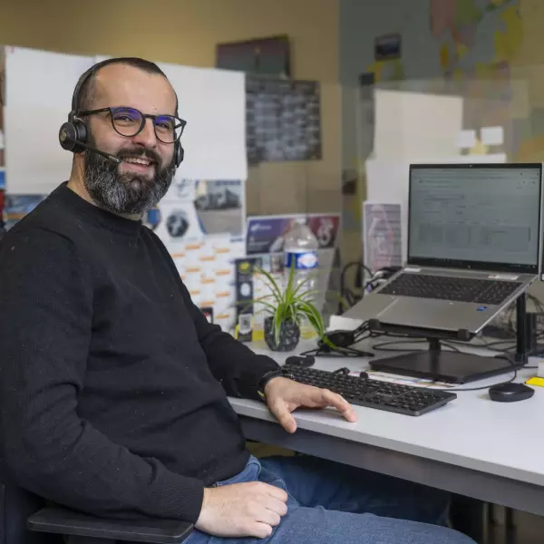 Rencontrez François-Xavier, approvisionneur et chargé de projets logistiques