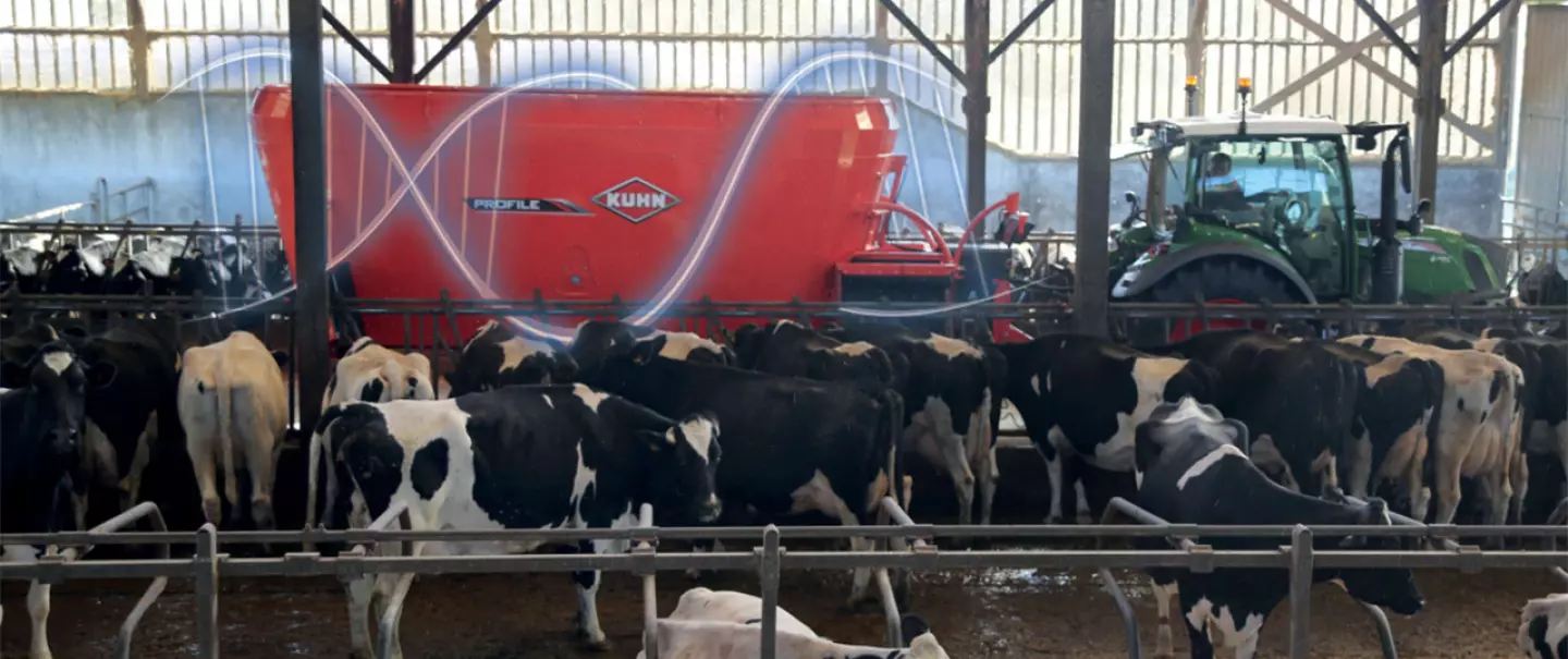 Mélangeuse agricole PROFILE 2.DL-CL-PLUS dans une étable