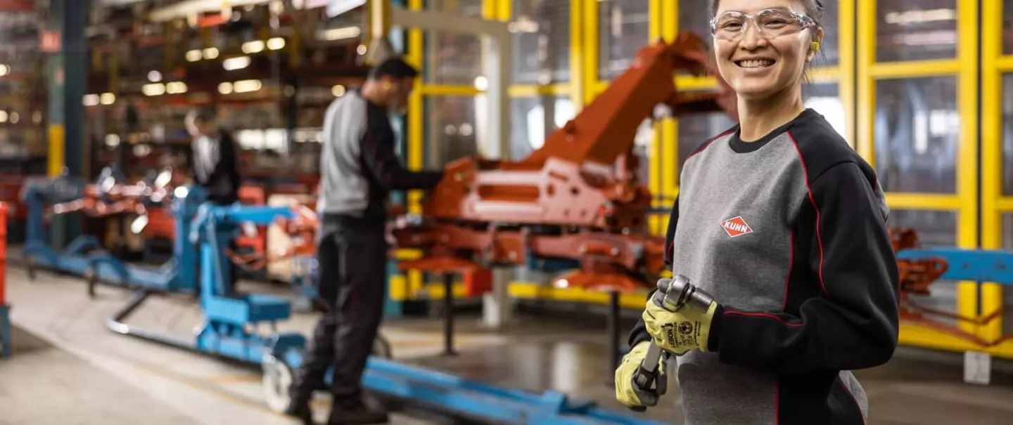 KUHN employee at manufacturing in Saverne, France