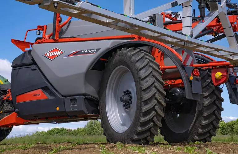 essieu directeur TRACK-MATIC du pulvérisateur KARAN
