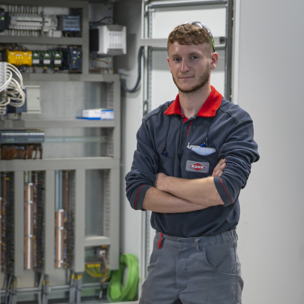 Rencontrez Florian, il vous raconte son parcours d'apprentis à technicien de maintenance en CDI