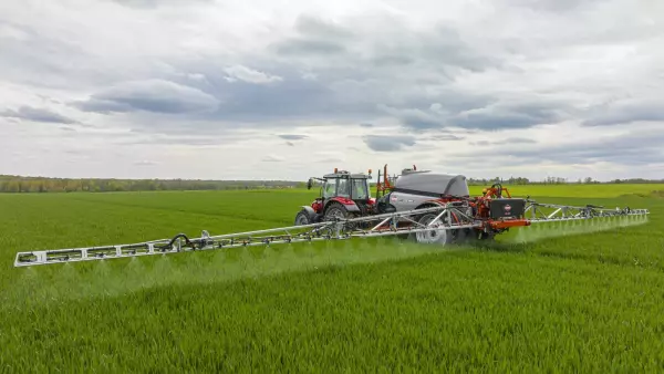 The LEXIS 3800 trailed sprayer