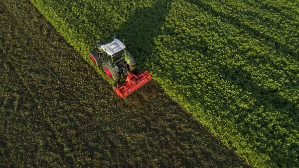 Fraise rotative KUHN EL BIOMULCH au travail